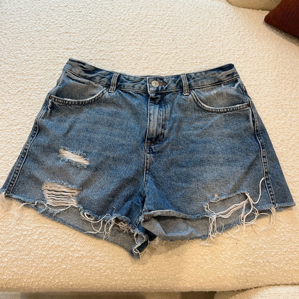 Levi Shorts (Cori)